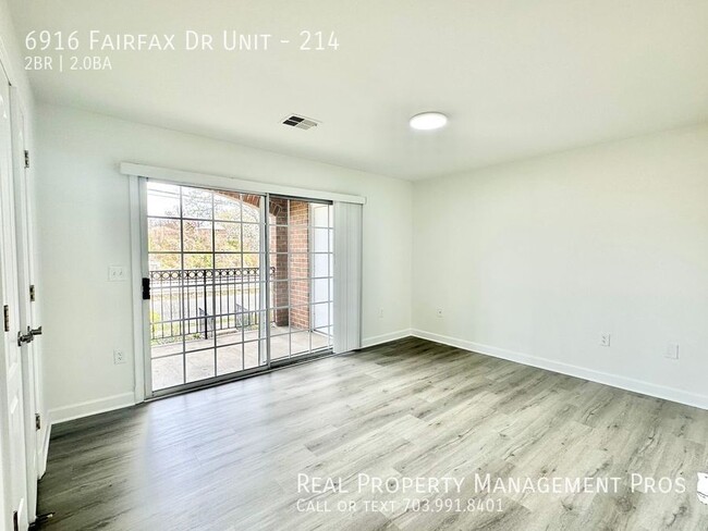 Building Photo - Bright, Beautiful Condo with Sunroom & Bal...