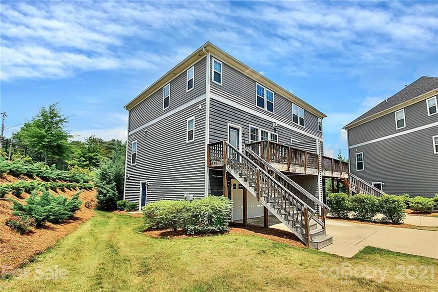 Building Photo - Room in Townhome on Sharon Rd W