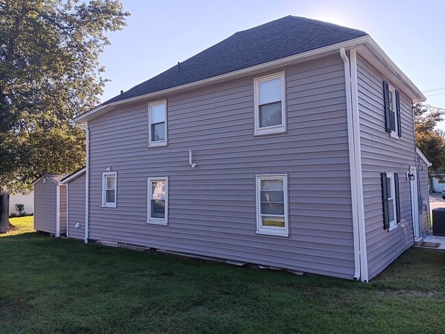 Building Photo - Renovated 3 Bed 2 Bath Single-Family Home ...
