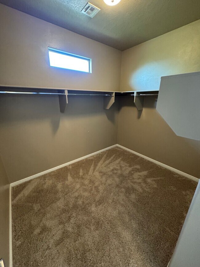 Building Photo - PRICE JUST REDUCED! Highly Desirable Lakota Ridge!