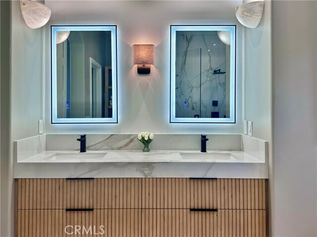 Building Photo - 1 Lucania Dr