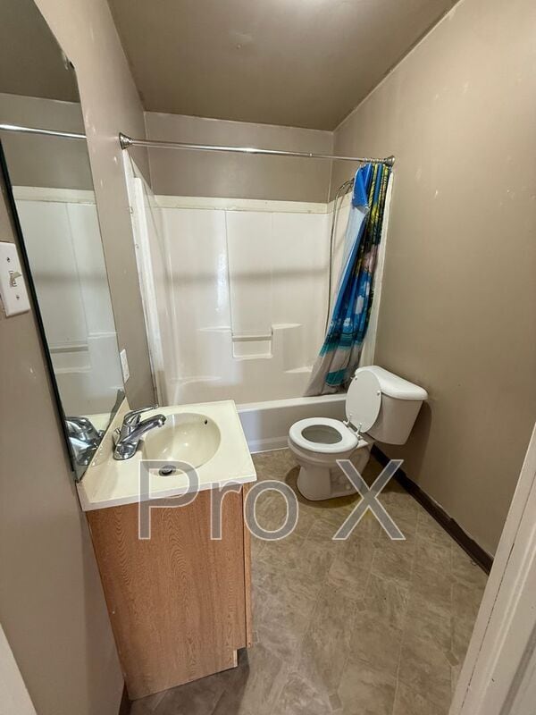 Building Photo - 308 W 10th St