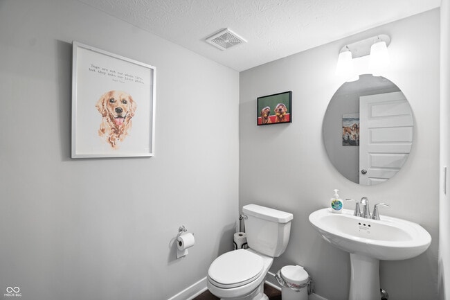 Building Photo - 661 Golborne St