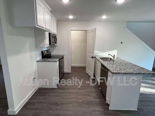 Building Photo - 2526 S Fannin Ave