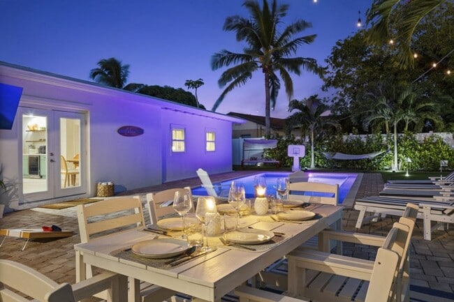 Building Photo - 1096 SW 27th Ave