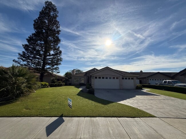 Building Photo - Elegant 3-Bedroom Home in Seven Oaks
