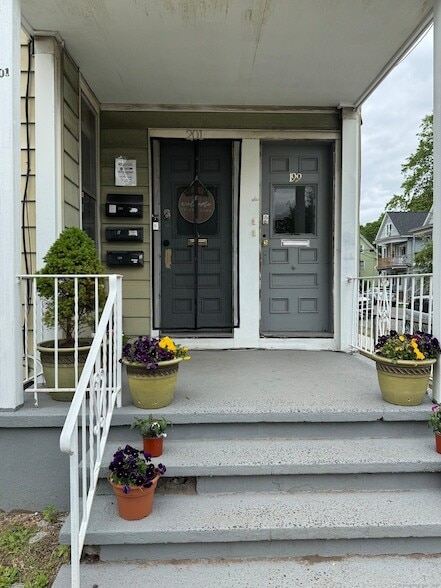 Building Photo - 199 English St