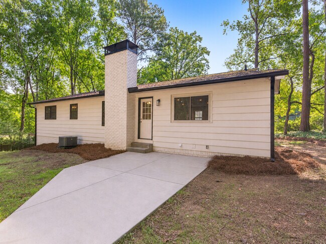 Building Photo - 2501 Sandy Ct