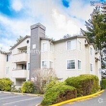 Building Photo - Cozy 3 Bedroom Apartment In Burien!