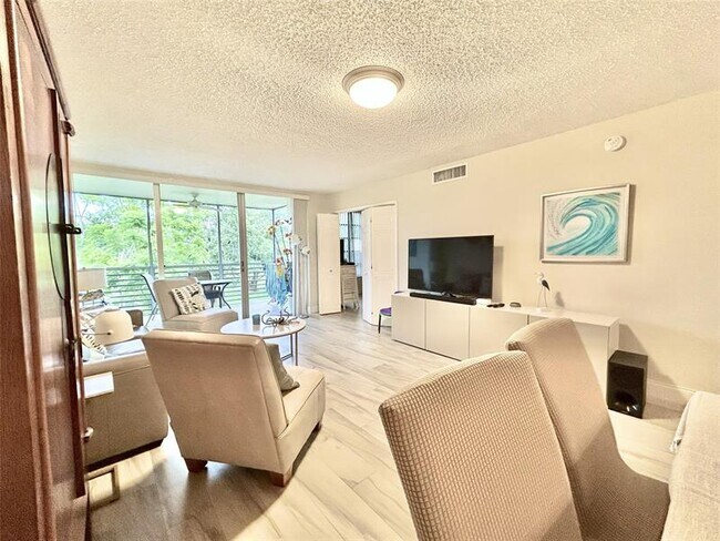 Building Photo - 3800 Oaks Clubhouse Dr