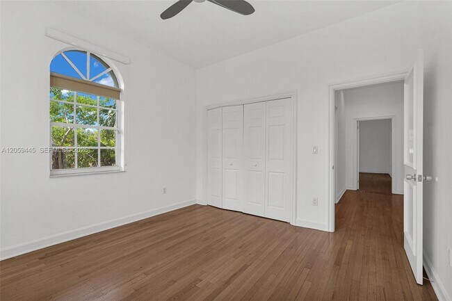 Building Photo - 244 SW 28th Rd