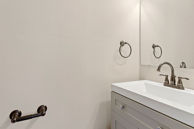 Building Photo - Coming Soon! Charming 3 Bedroom, 1.5 Bath ...