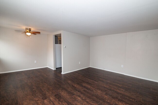 Building Photo - 809 N Dexter St