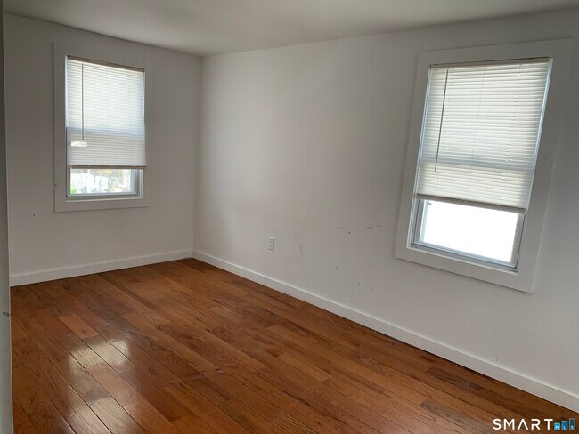 Building Photo - 422-424 Dixwell Ave