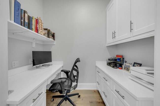 Building Photo - 160 Grand Flora Way