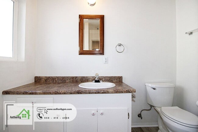 Building Photo - 2176 Oxford Rd