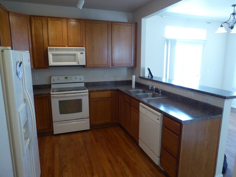 Building Photo - 2227 Brightwater Dr