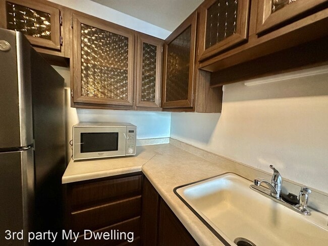 Building Photo - 2 br, 1.5 bath House - 11958 W Mill Rd. #16