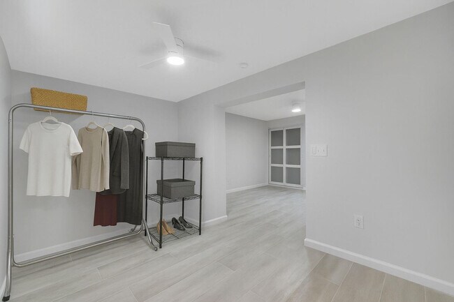 Building Photo - 4710 SW 43rd Ave