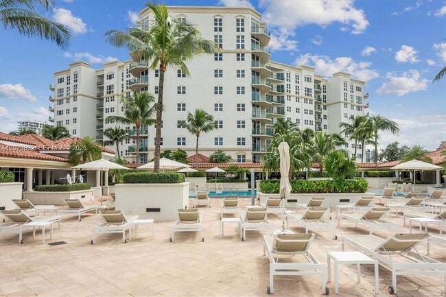 Building Photo - 20000 E Country Club Dr