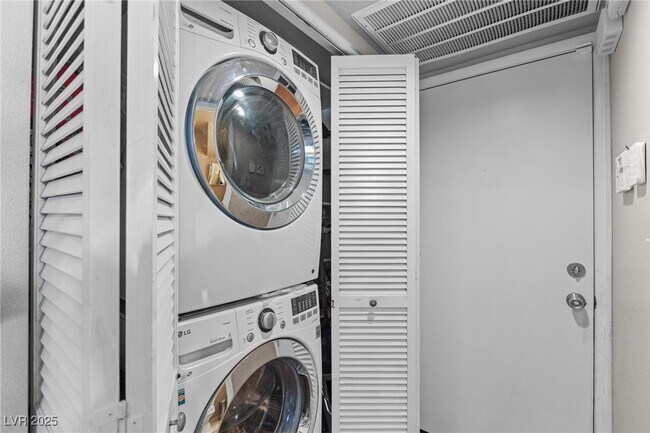 Building Photo - 5862 Trailblazer Dr