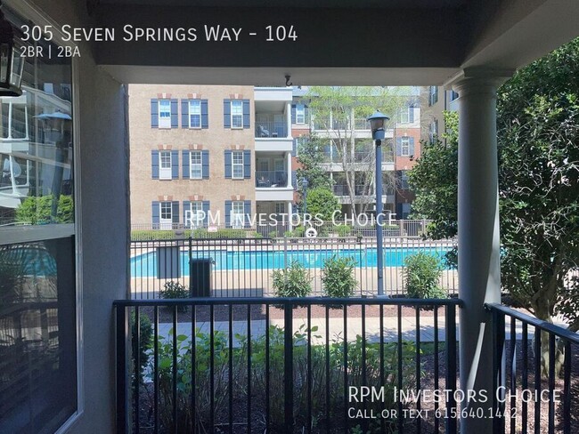 Building Photo - 305 Seven Springs Way