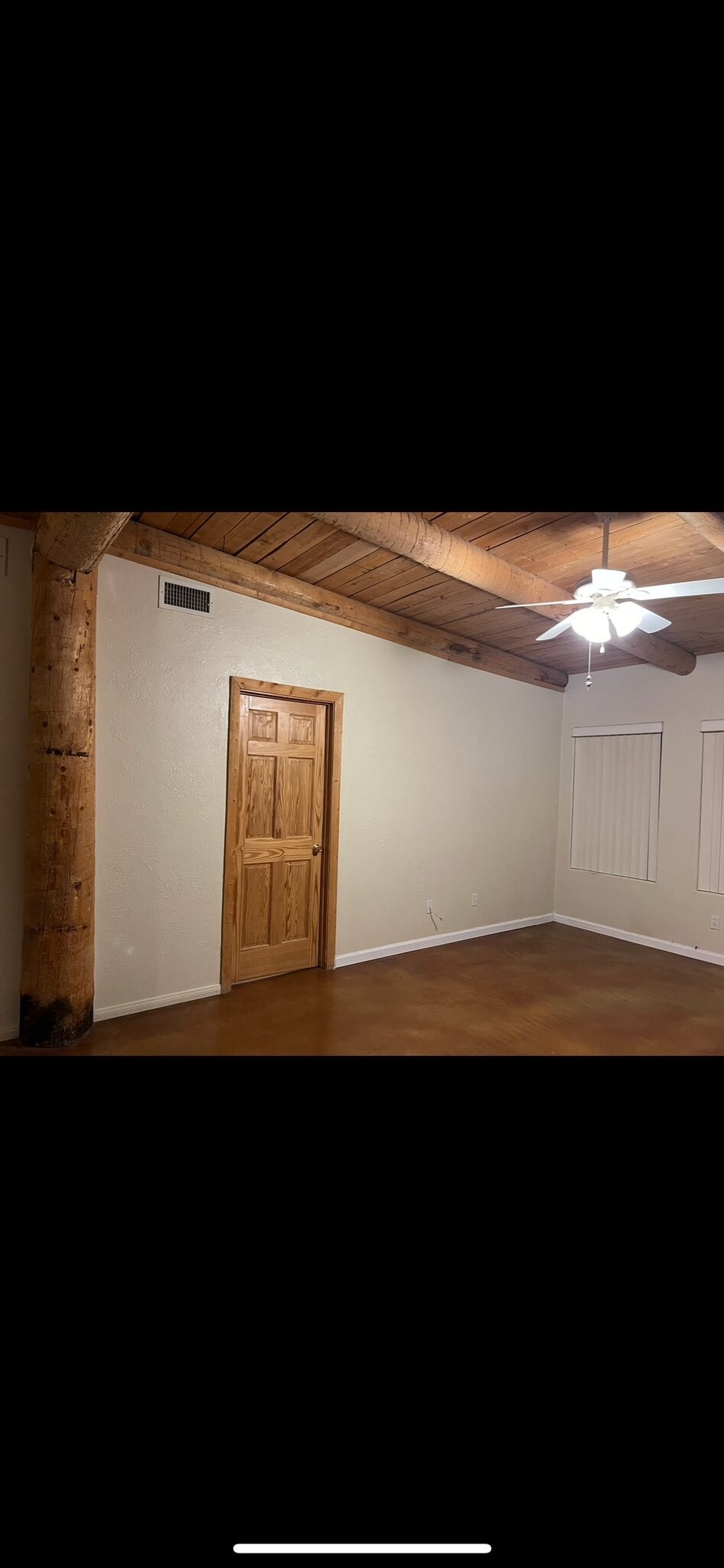 Building Photo - 2020 E Ambush St