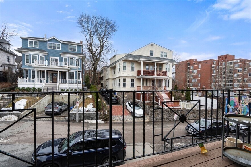 Building Photo - 8 Robinwood Ave