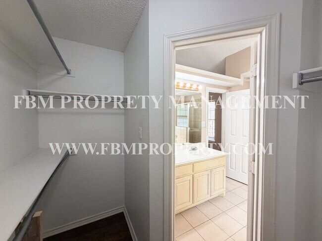 Building Photo - 1000 Short Line Blvd