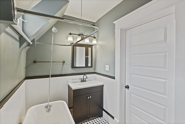 Building Photo - Charming Five Points home with outdoor oasis on corner lot