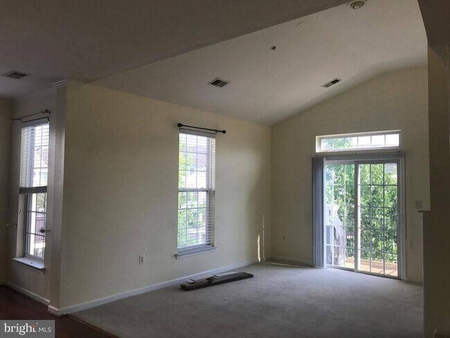 Building Photo - 5074 Donovan Dr