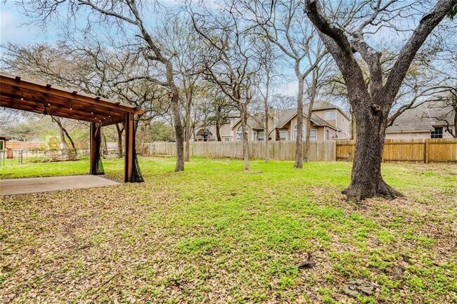 Building Photo - 7800 Lonesome Dove Cove