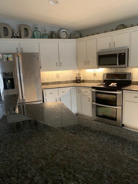 Kitchen Area - 704 SW 11th Pl