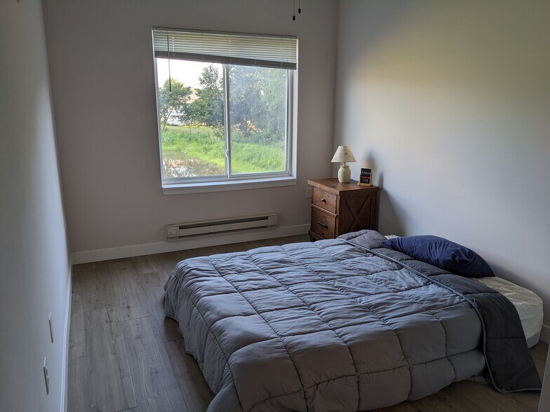 Master bedroom - 1501 N Windsor Ave