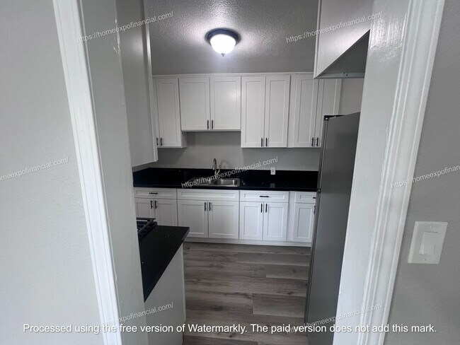 Building Photo - 370 W 44th St