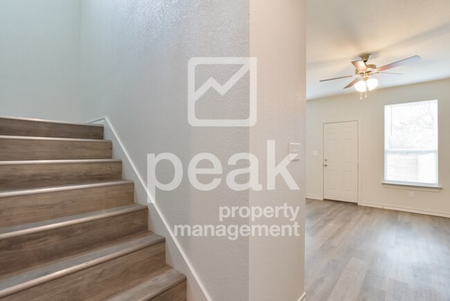 Building Photo - $1375! 2Bed/1.5bath Duplex Available for Rent! Apply today and save $150!