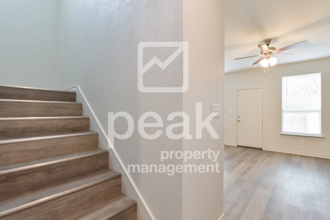 Building Photo - $1375! 2Bed/1.5bath Duplex Available for Rent! Free Application BLACK FRIDAY DEAL Ends 11/29!