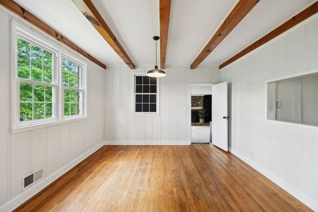 Building Photo - 1155 Ridge Hill Rd