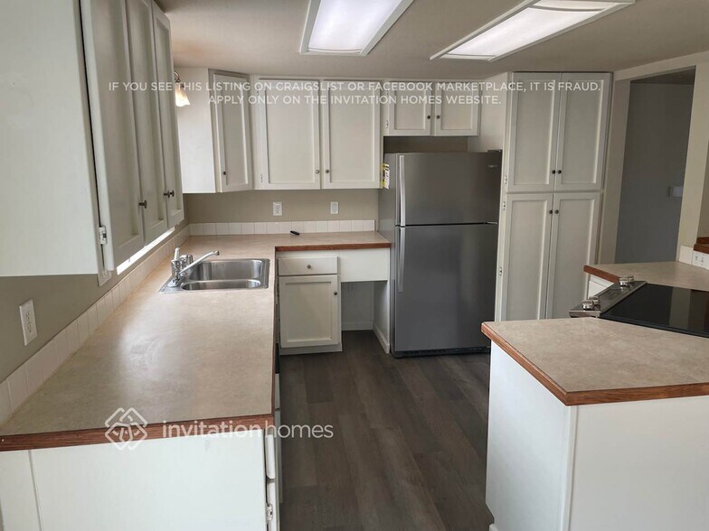 Building Photo - 2735 Locust Ave W