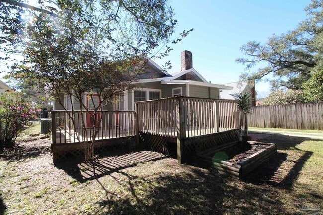 Building Photo - 1504 E Strong St