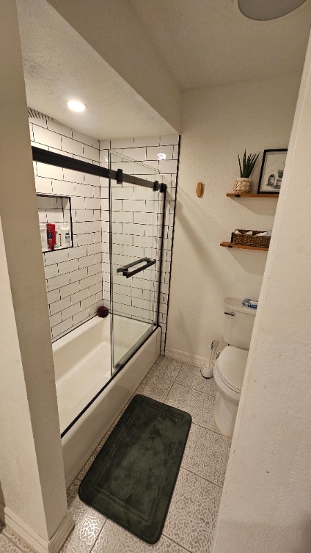 Building Photo - 1605 N Hollow Dr