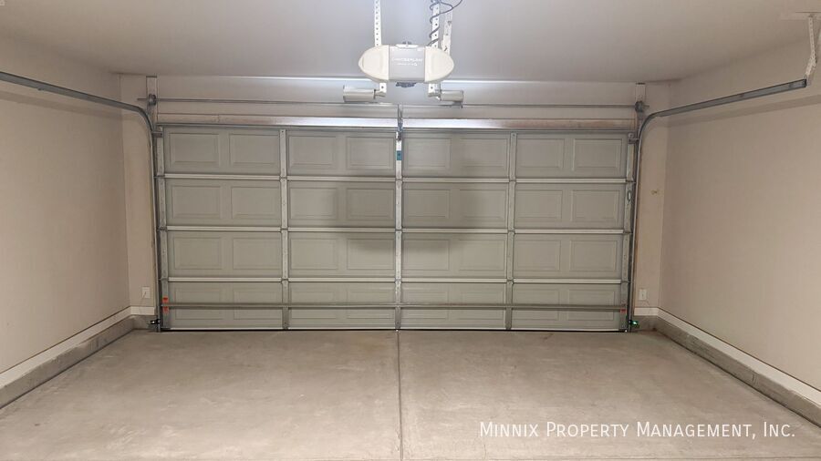 Building Photo - 8007 Date Ave