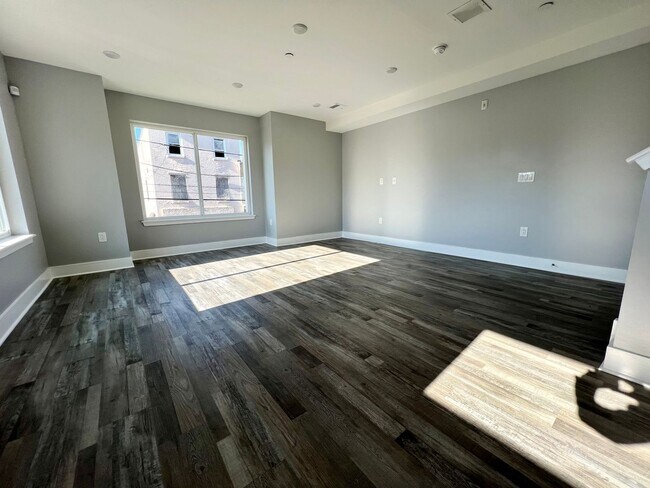 Building Photo - 623 N 36th St