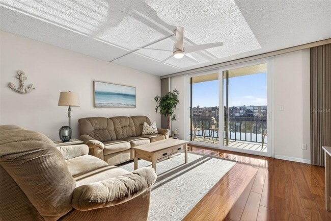 Building Photo - 7625 Sun Island Dr S