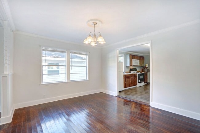 Building Photo - Single Family 2.5 bd, 1 ba close to Forsyth Park, Historic District