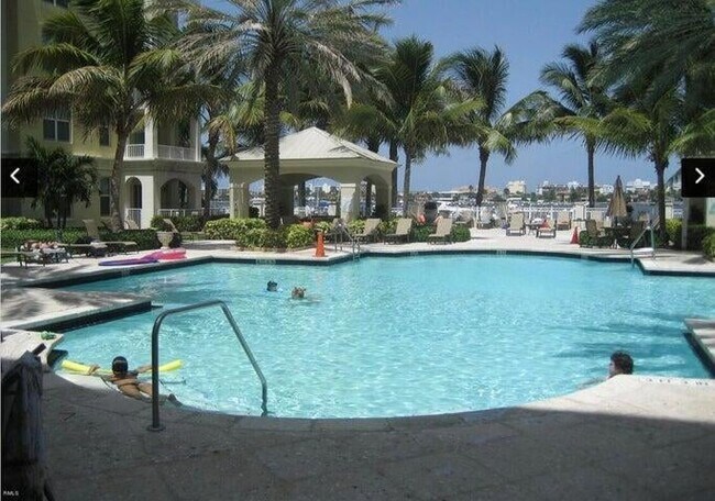 Building Photo - 804 E Windward Way