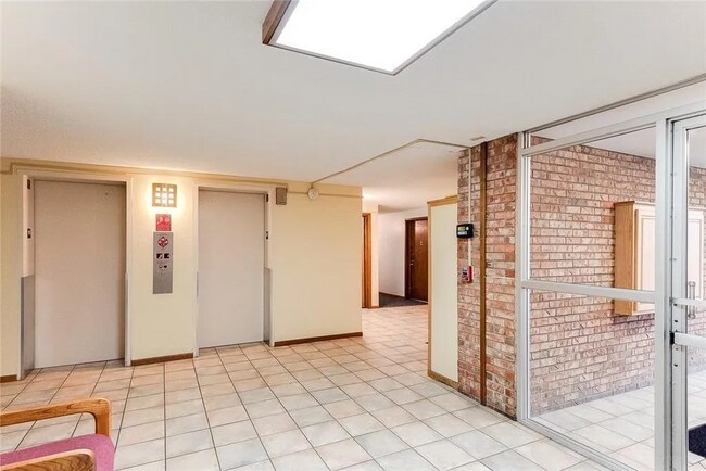 Building Photo - 329 Geneva Ave N