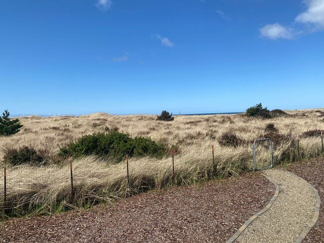 Building Photo - LONG BEACH VACATION HOME BY THE MONTH - VIEW & BEACH ACCESS