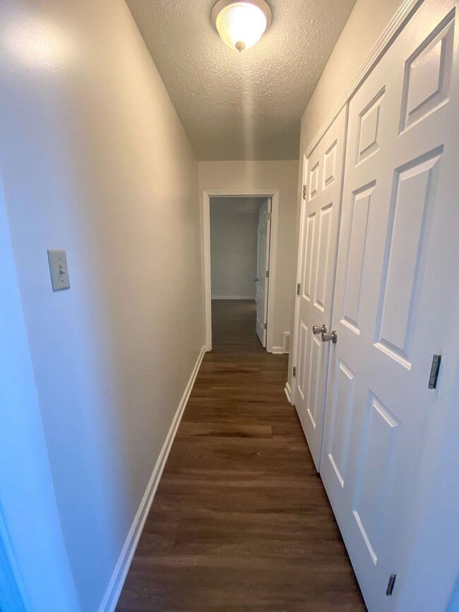 Building Photo - 4 bed, 2.5 bath in Cordova with new ss app...