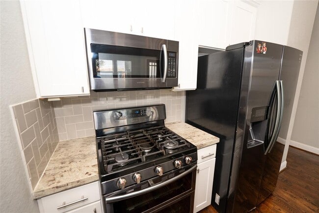 Building Photo - 5411 Camaguey St